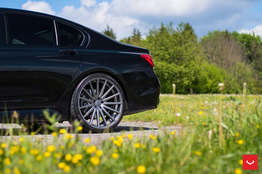Детали экстерьера BMW 7-Series on Vossen Wheels (VFS2) 2017 года  (фото 3 из 33)